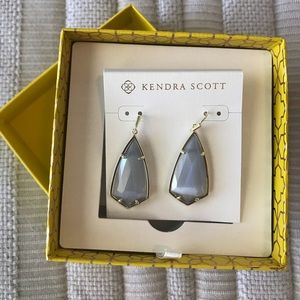 NWT Kendra Scott Gray Earrings